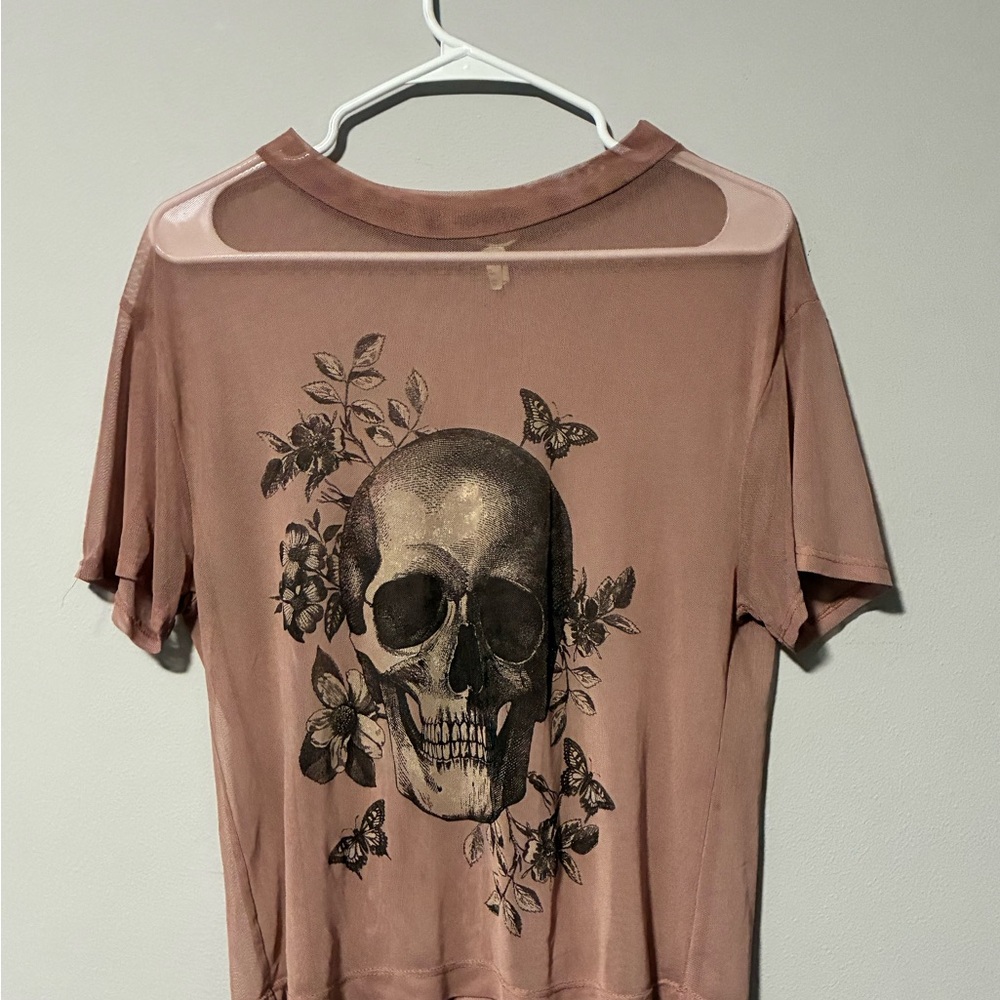 Women’s Dusty Rose Skull Graphic Short Sleeve Top